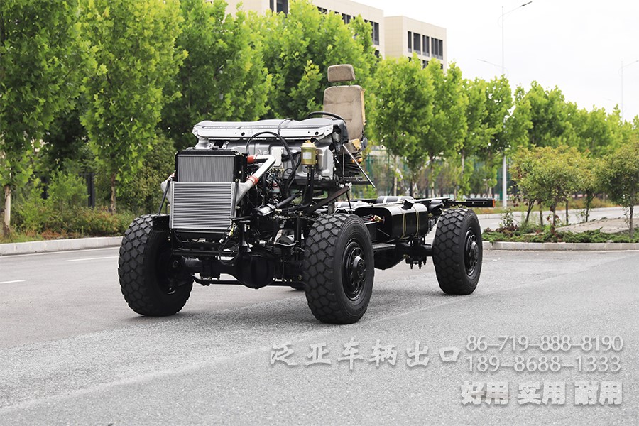 手动八档大马力210马力越野专用车三类底盘